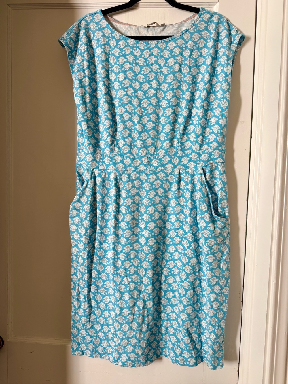 Boden Blue and White Bird Dress stretchy knit dress, casual and fun